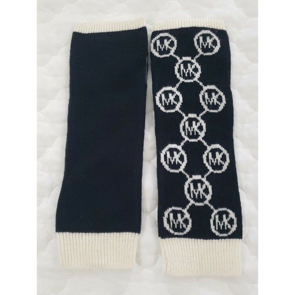 MICHAEL KORS 2-Piece Scarf Fingerless Gloves MK LOGO Black Ivory NWOT - Picture 5 of 8